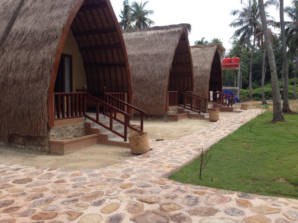 Karimun Lumbung Hotel Ilhas Karimunjava Exterior foto