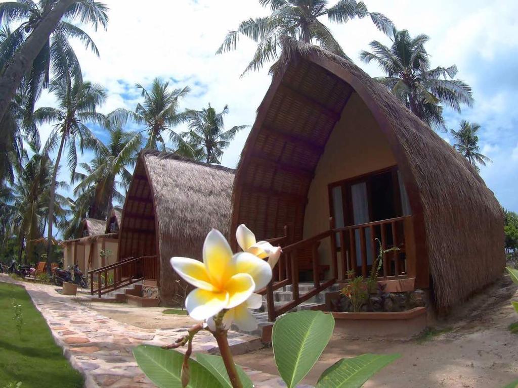 Karimun Lumbung Hotel Ilhas Karimunjava Exterior foto