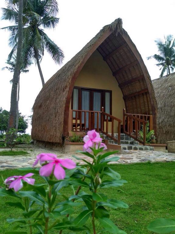 Karimun Lumbung Hotel Ilhas Karimunjava Exterior foto